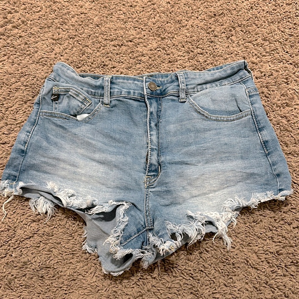 cute ruffled end jean shorts!